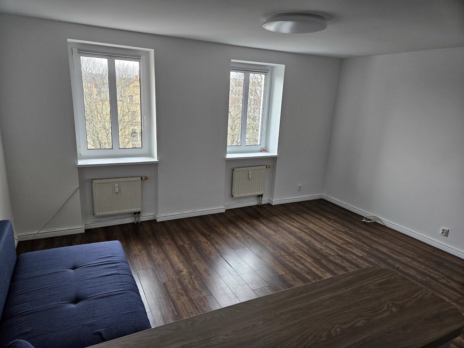 Salon – przestrzeń przy oknach